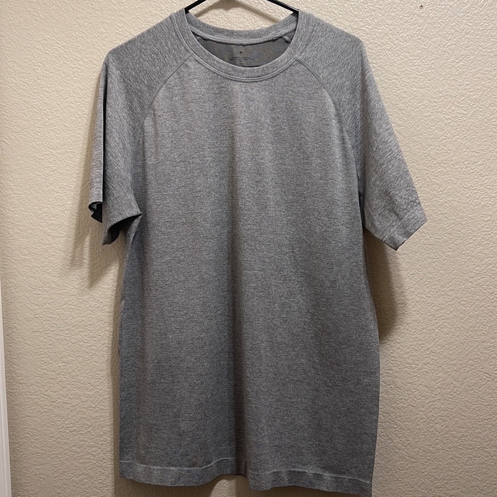 Fabletics Training Day Tee Grey size Large